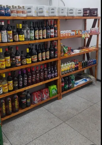 Prateleiras de madeira