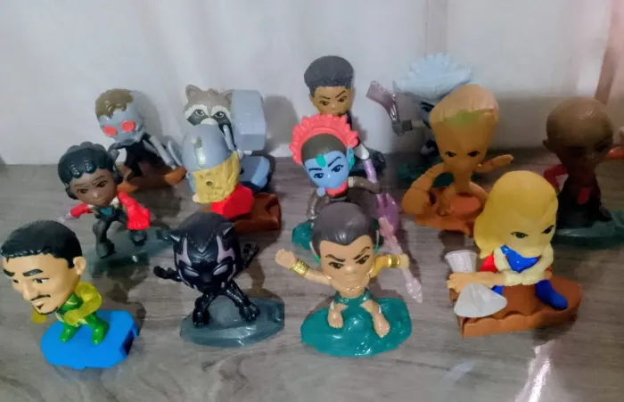 Vendo bonecos articulados