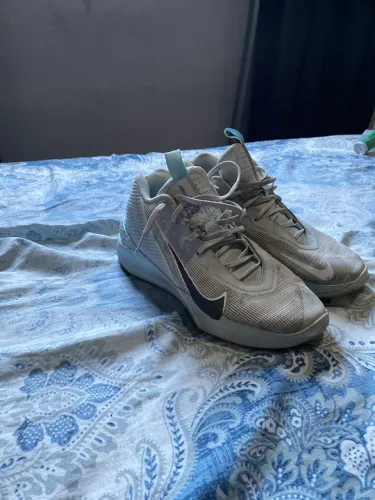 Vendo tênis de basquete