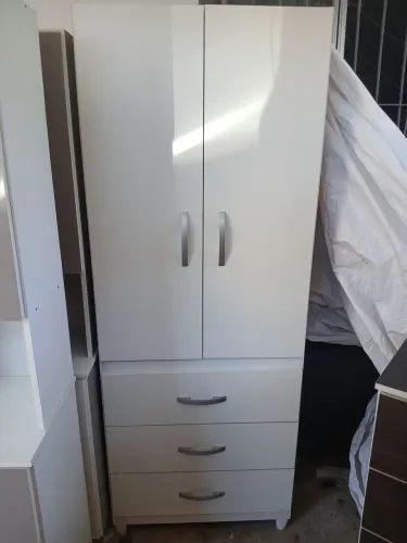 Vende-se guarda-roupa de solteiro 