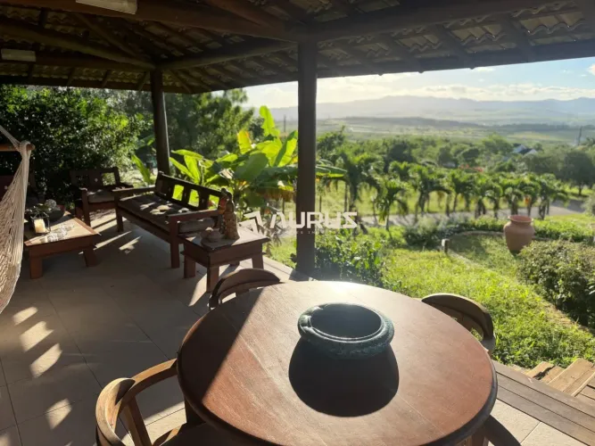 Casa em Terra de Santa Fé com Vista, Piscina, Privacidade e o Charme da Madeira