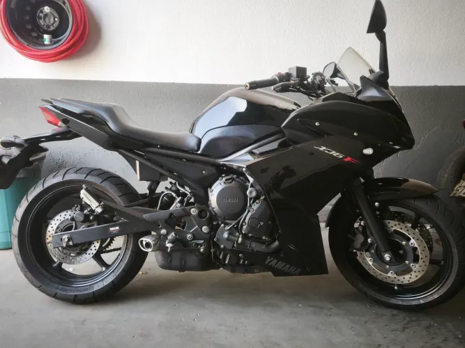 Xj6F 600 - 4 cilindros - muito bonita