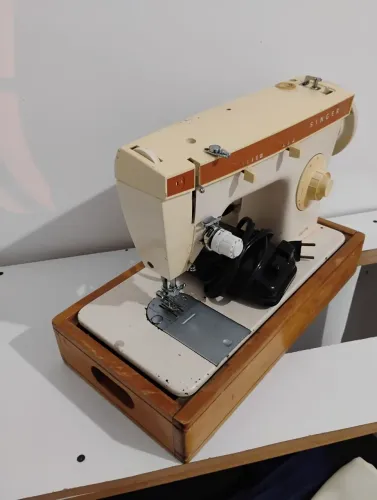 Máquina de costura Singer 247 Leia o Anúncio 