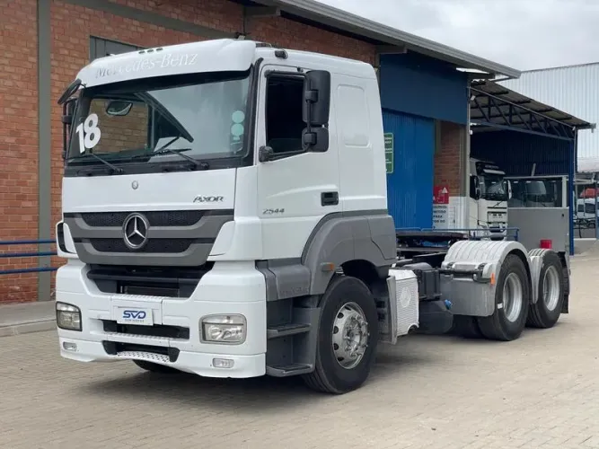 MB AXOR 2544 6X2 ANO 2018 - COM 563 MIL KM - TETO BAIXO + CABINE LEITO - REPASSE