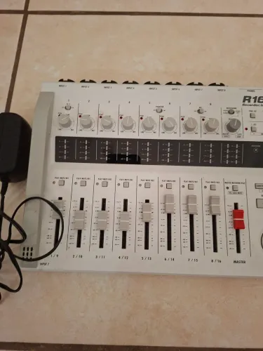 Mesa de som digital e interface de áudio boss