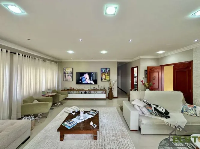 Casa Térrea com 3 Quartos (1 Suíte), Espaço Gourmet e 4 Vagas em Cotia.