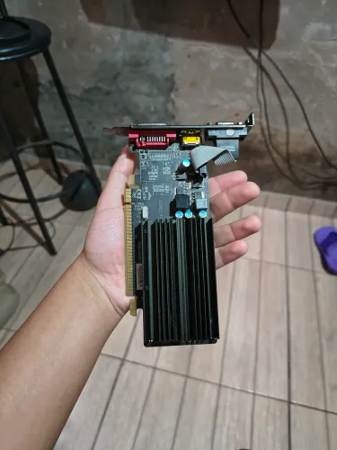 Placa de vídeo AMD 2gb 
