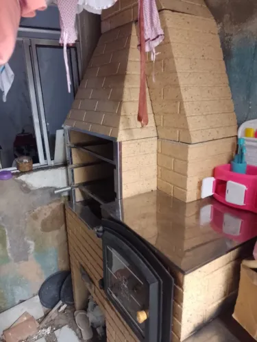 Vendo churrasqueira forno e fogão a lenha