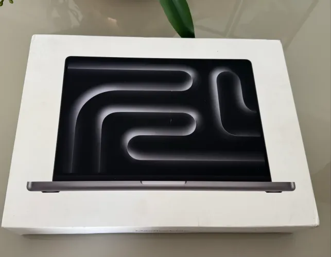 MacBook Pro 8GB/ 1TB SSD
