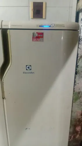 VENDO UMA GELADEIRA ELECTROLUX