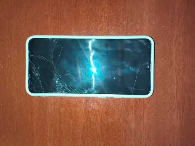 Celular Samsung A30 trincado 