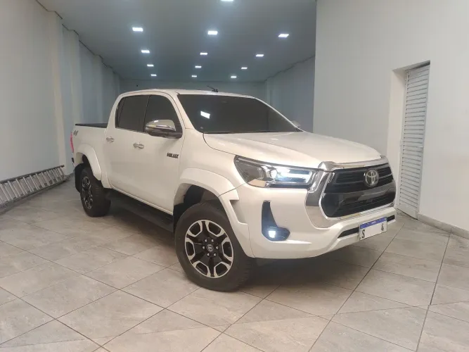 Toyota Hilux CD SRX Plus 4X4 2.8 TDI Die. Aut. 2024