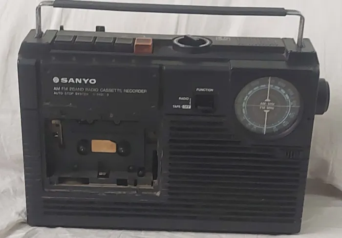 Rádio toca fita Sanyo M 2402-3 fita cassete AM/FM boombox antigo antiguidade decoração
