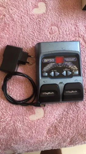 Pedaleira multi-efeitos para baixo DigiTech BP50