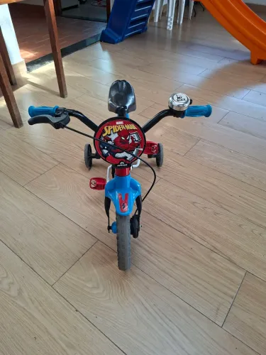 Bicicleta infantil homem aranha