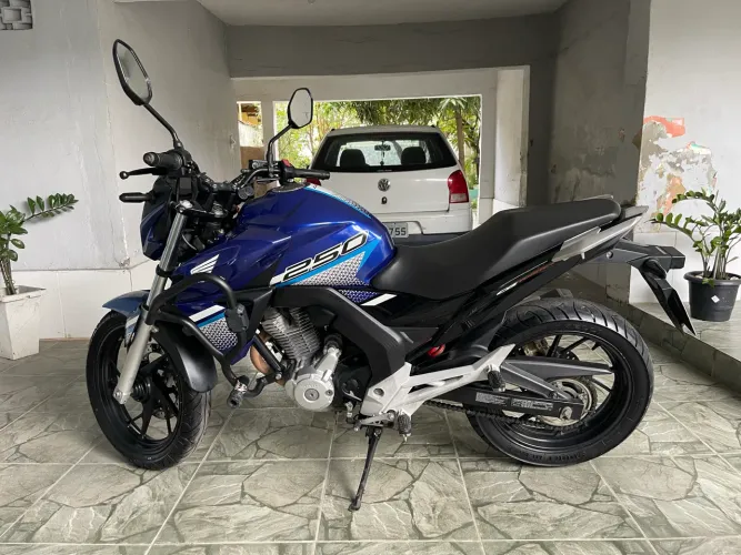 Honda CB Twister 250 2022 - Único Dono - Excelente Estado