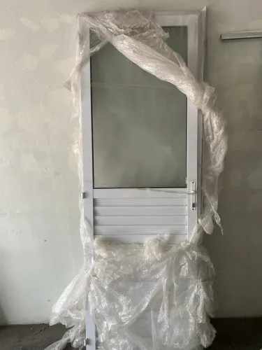 Porta em alumínio