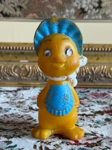 Boneco anos 60 de vinil 12cm
