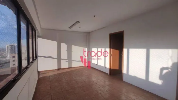 Sala Comercial para Locação com Divisória no Centro de Ribeirão Preto com 02 Entradas Inde