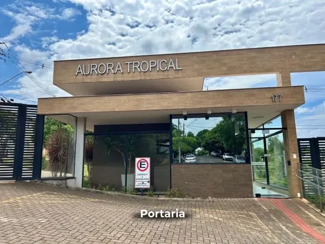 Casa Sobrado Totalmente Reformada em Condomínio Fechado