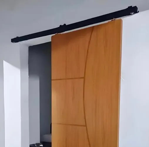 Kit para Porta Correr Cor Preto Trilho Completo Roldanas e acabamentos