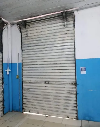 Vende-se porta de rolo