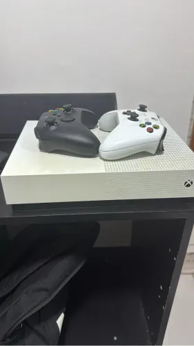 Xbox one s + 2 controles + 1t+ 400+jogos