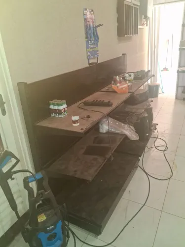 Vende se 2 gôndolas usadas