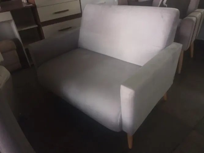 Namoradeira veludo pés palito 1.10mts 