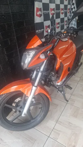 Moto zerada só pegar e ser feliz só transferir pneus bateria novos 