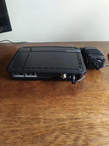 Modem roteador Wi-Fi Humax HG100R-L2.