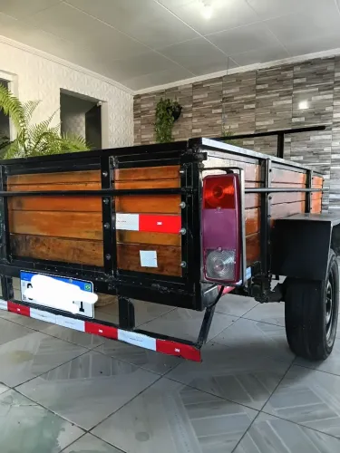 Vende-se um reboque novinho emplacado