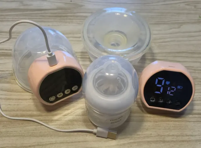 Kit com 2 Bombas amamentação mãos livres + Mamadeira Philips Avent Pétala 125ml