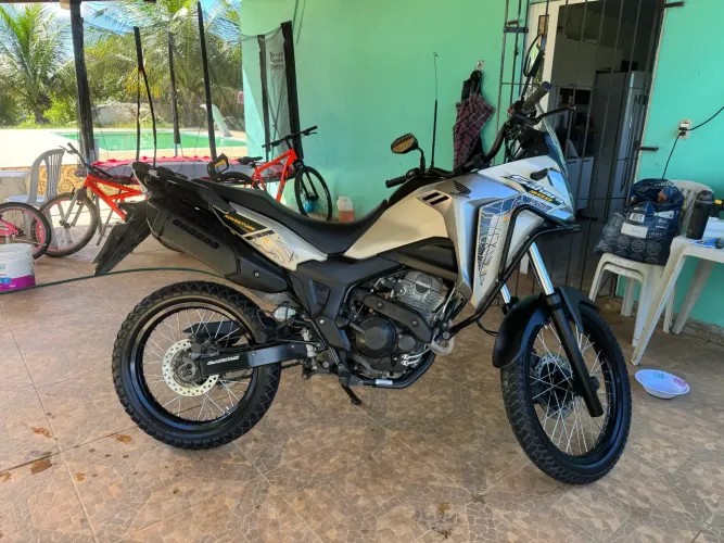 Moto muito nova? sem detalhes, revisada recentemente !