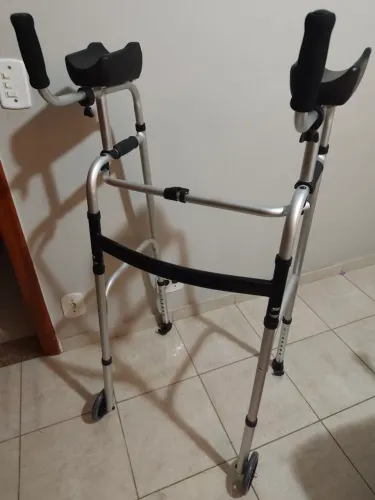 Andador plataforma antebraço dobrável com assento