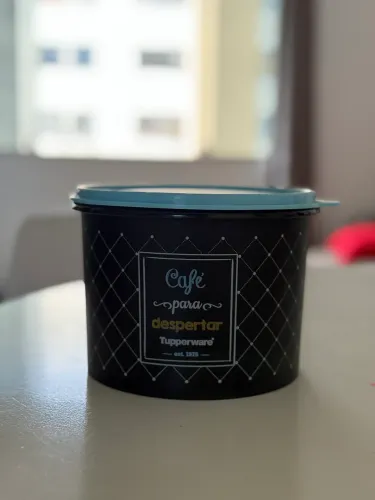 tupperware bistrô café