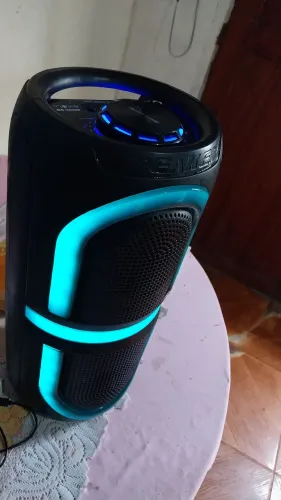 Vende-se uma caixa de som