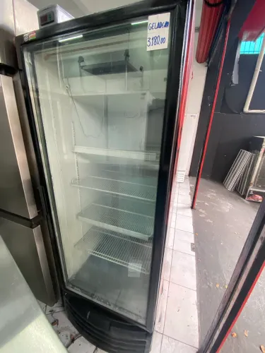 Geladeira expositora 