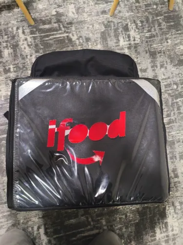 Vendo bag preta, 45 litros, novinha, pouco usada