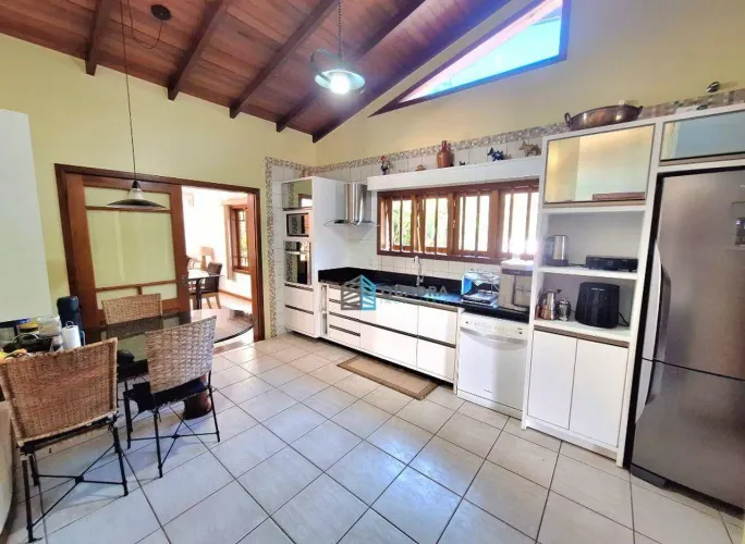 Casa à Venda em Condomínio Fechado no Porto da Lagoa/Lagoa da Conceição, Florianópolis !!