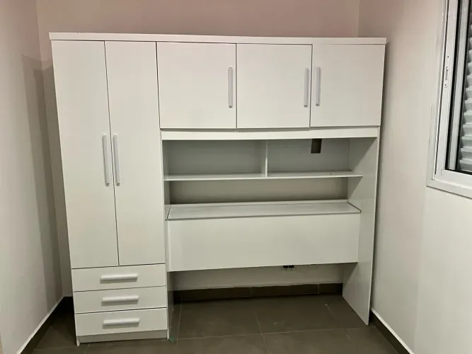 Guarda-Roupa Casal com Cabeceira Baú 5 Portas 3 Gavetas e Prateleiras