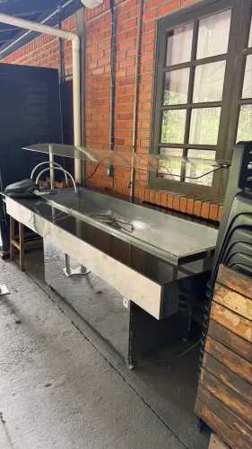 Buffet quente semi novo