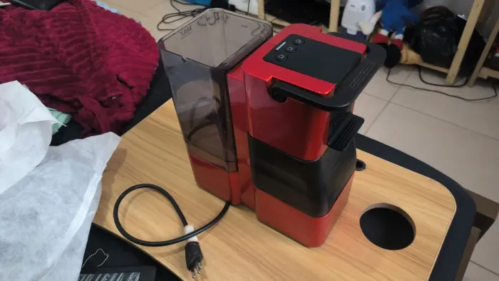 Cafeteira de cápsula (falta a tampa)