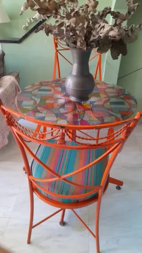 Mesa de Ferro Redonda com 2 cadeiras