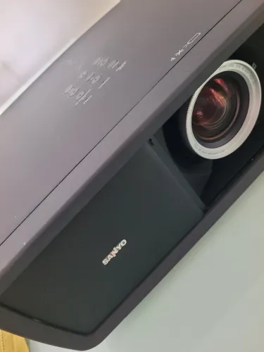 Projetor Sanyo PLV-Z4000 Full HD + Cabos