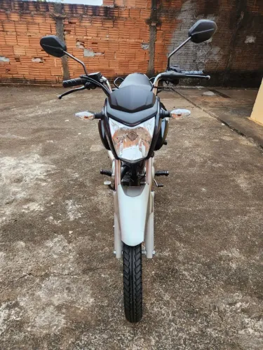 Vendo Fan 150cc, único dono.