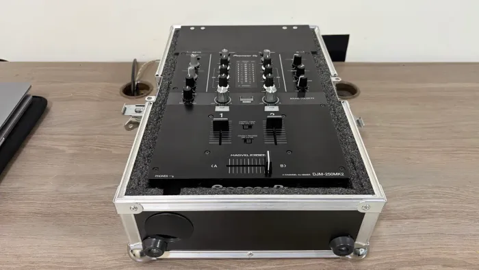 Mixer DJM 250mk2 + case.
