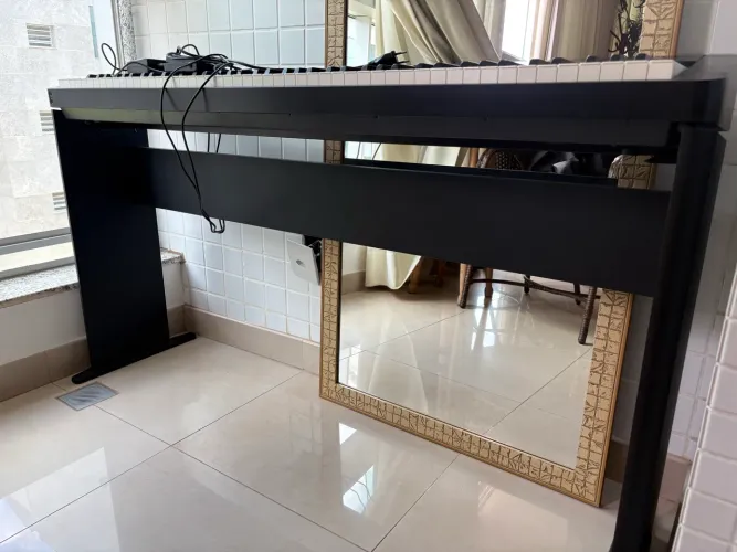 Piano Casio Privia PX-S1000 com suporte original em MDF