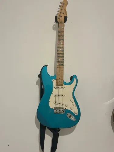 Guitarra Elétrica Groovin + Acessórios