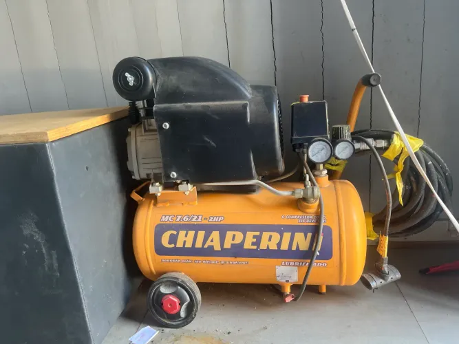 Vendo um compressor 
